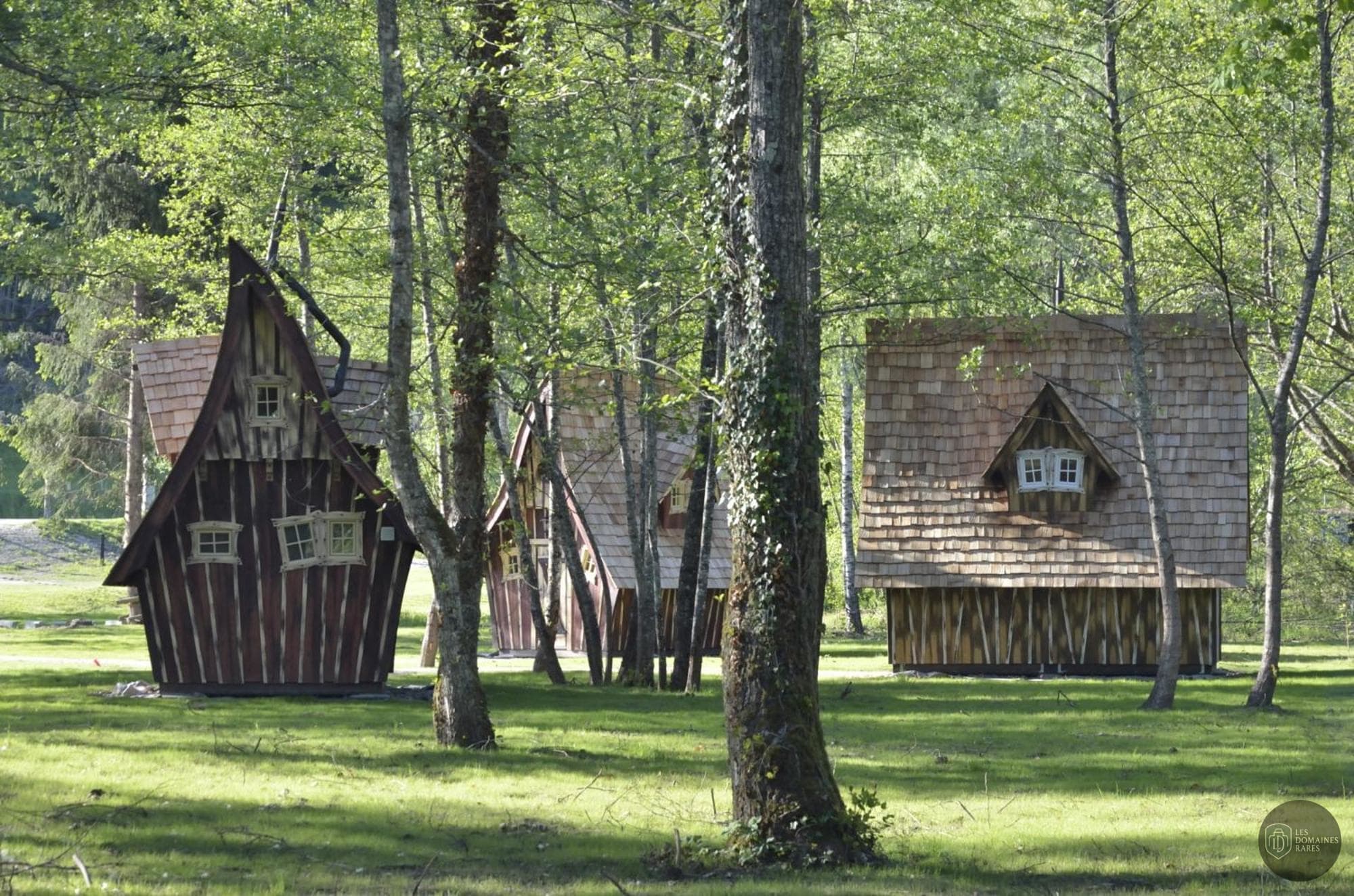 Vue extérieure de l'hôtel Les Lodges du Lac en Auvergne-Rhône-Alpes