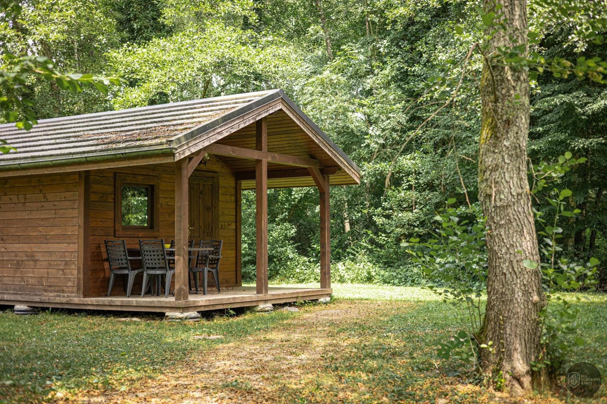 Vue extérieure de l'hôtel Les Lodges du Lac en Auvergne-Rhône-Alpes