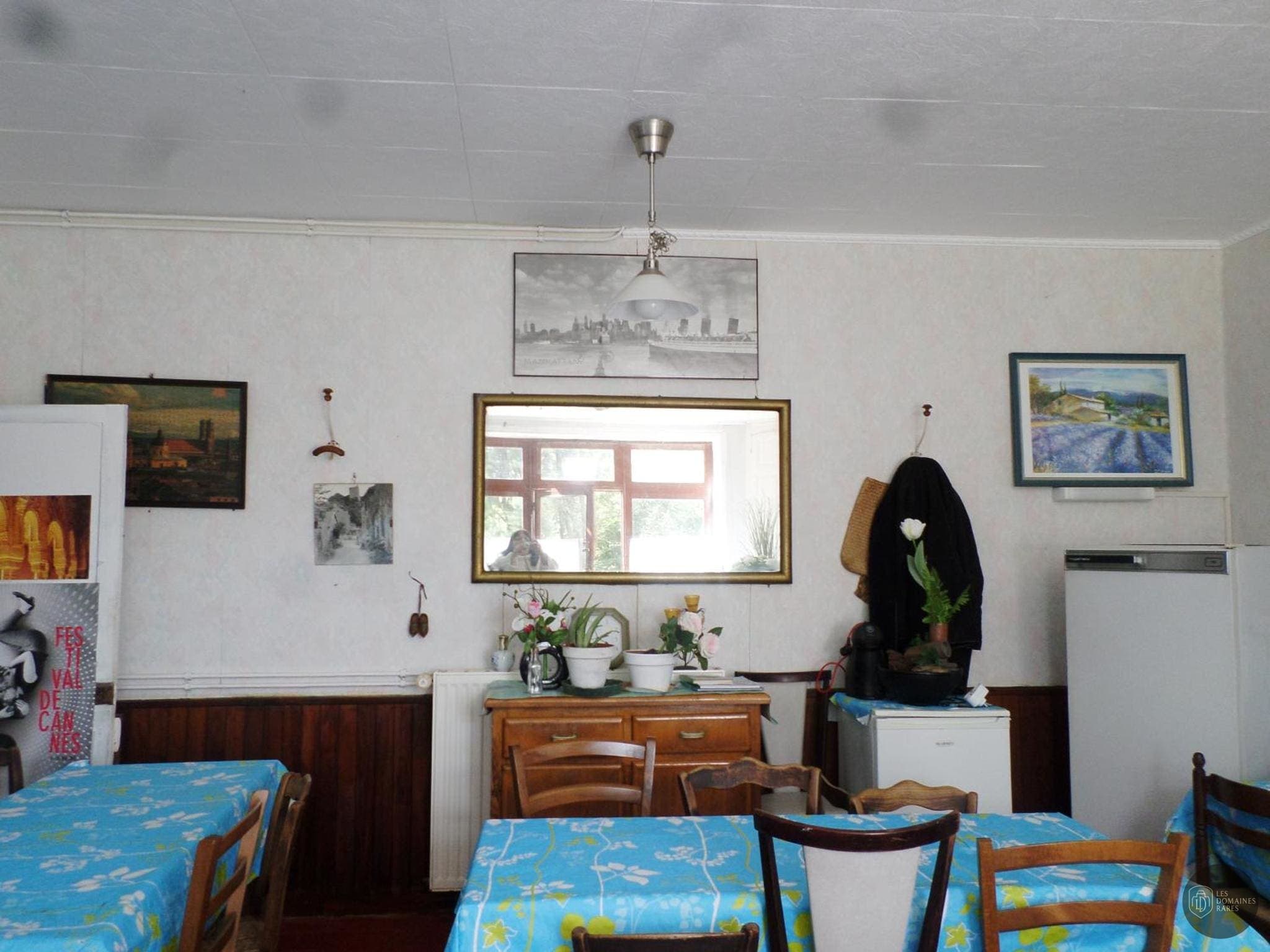 Espace intérieur de l'hôtel Les Marronniers en Bourgogne-Franche-Comté