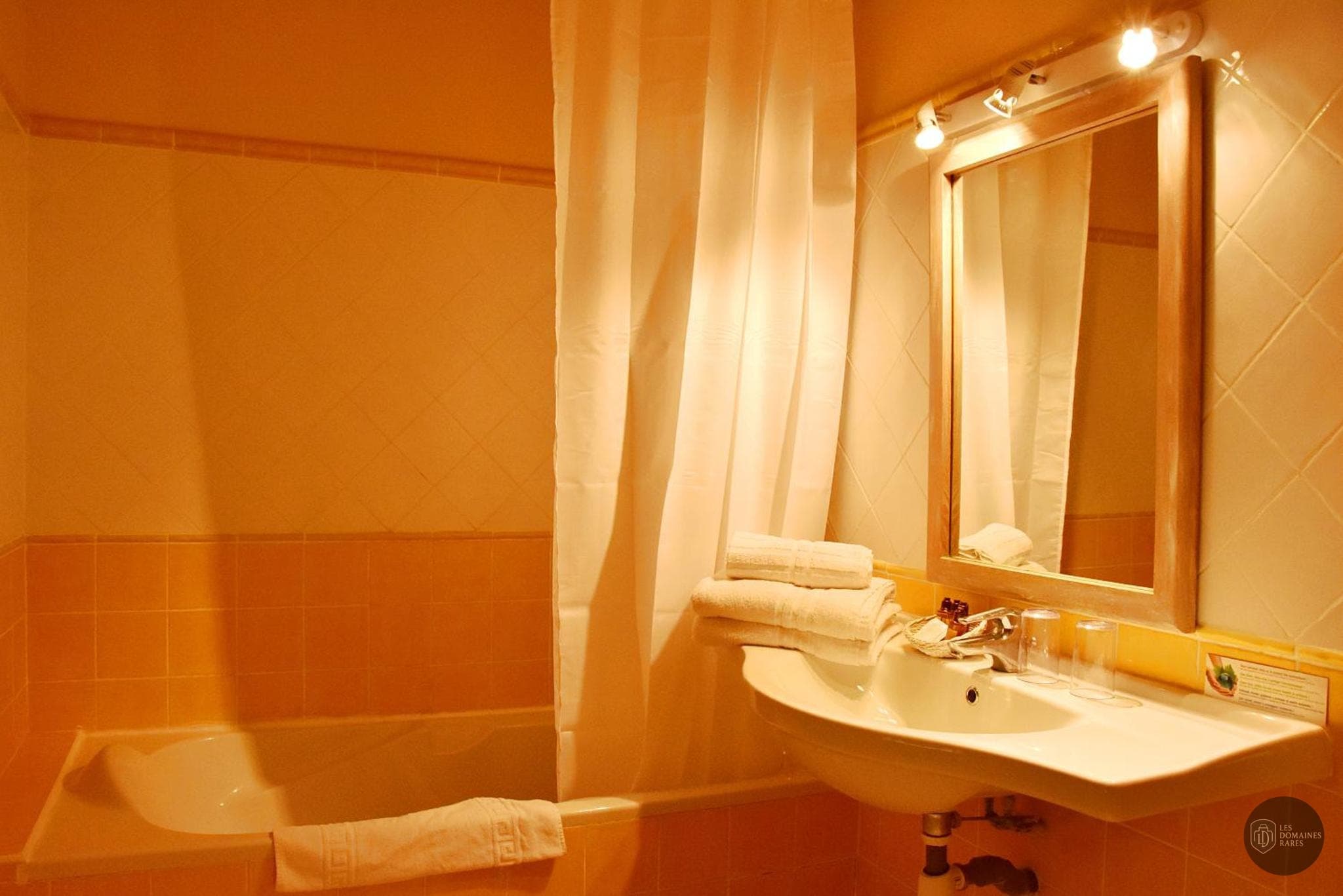 Salle de bain de l'hôtel Les Mazets des Roches à Tarascon en Provence-Alpes-Côte d'Azur