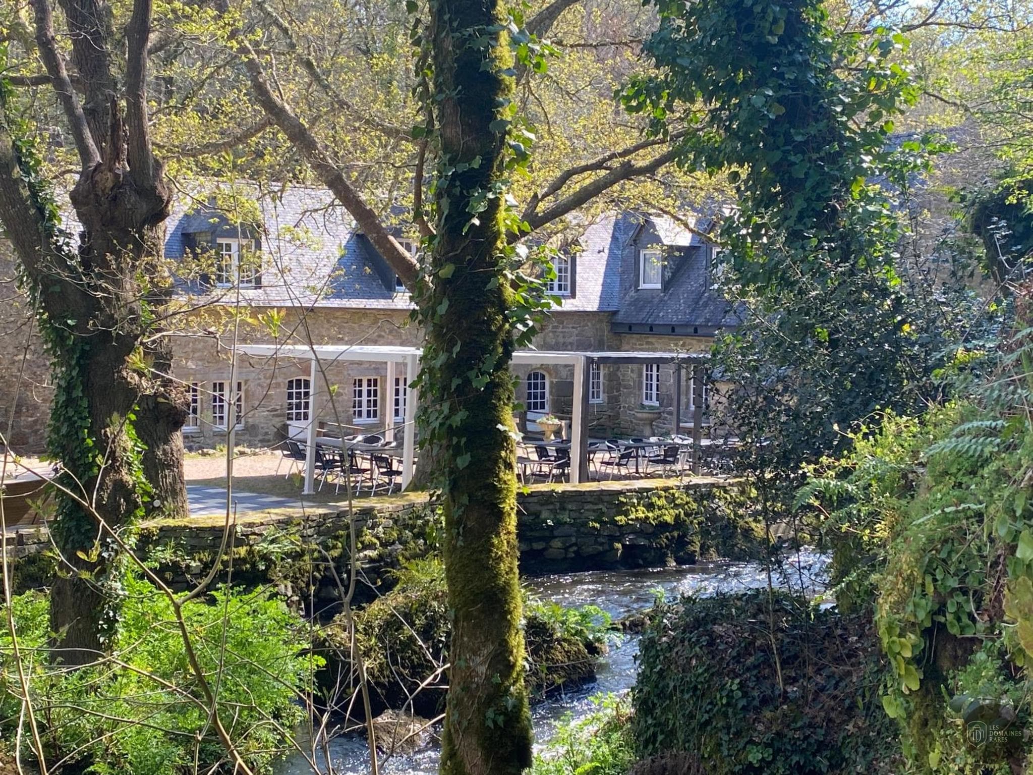 Vue extérieure du moulin Les Moulins du Duc à Moëlan en Bretagne