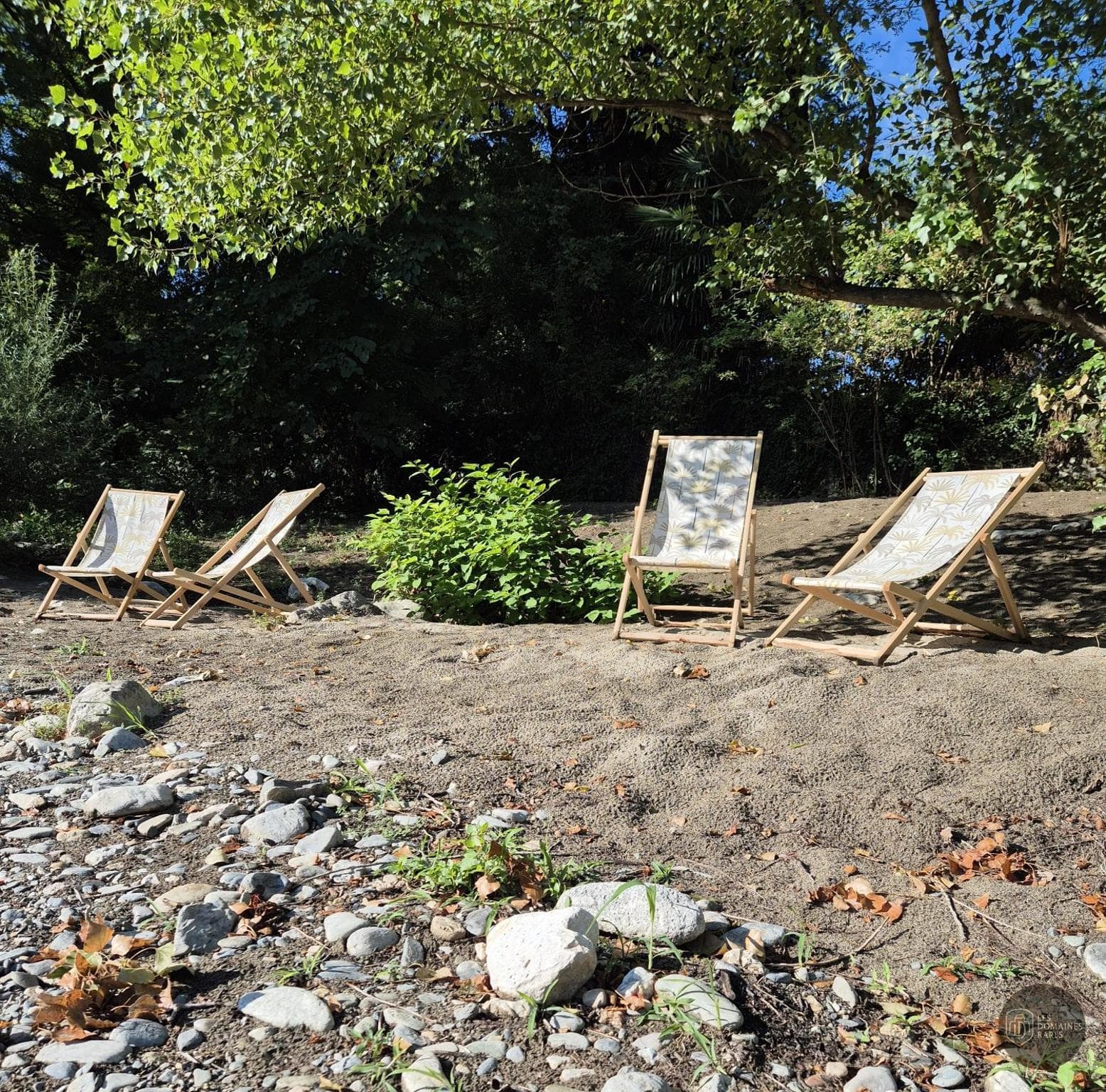 Vue extérieure de l'hôtel Les Norias à Cazilhac en Occitanie