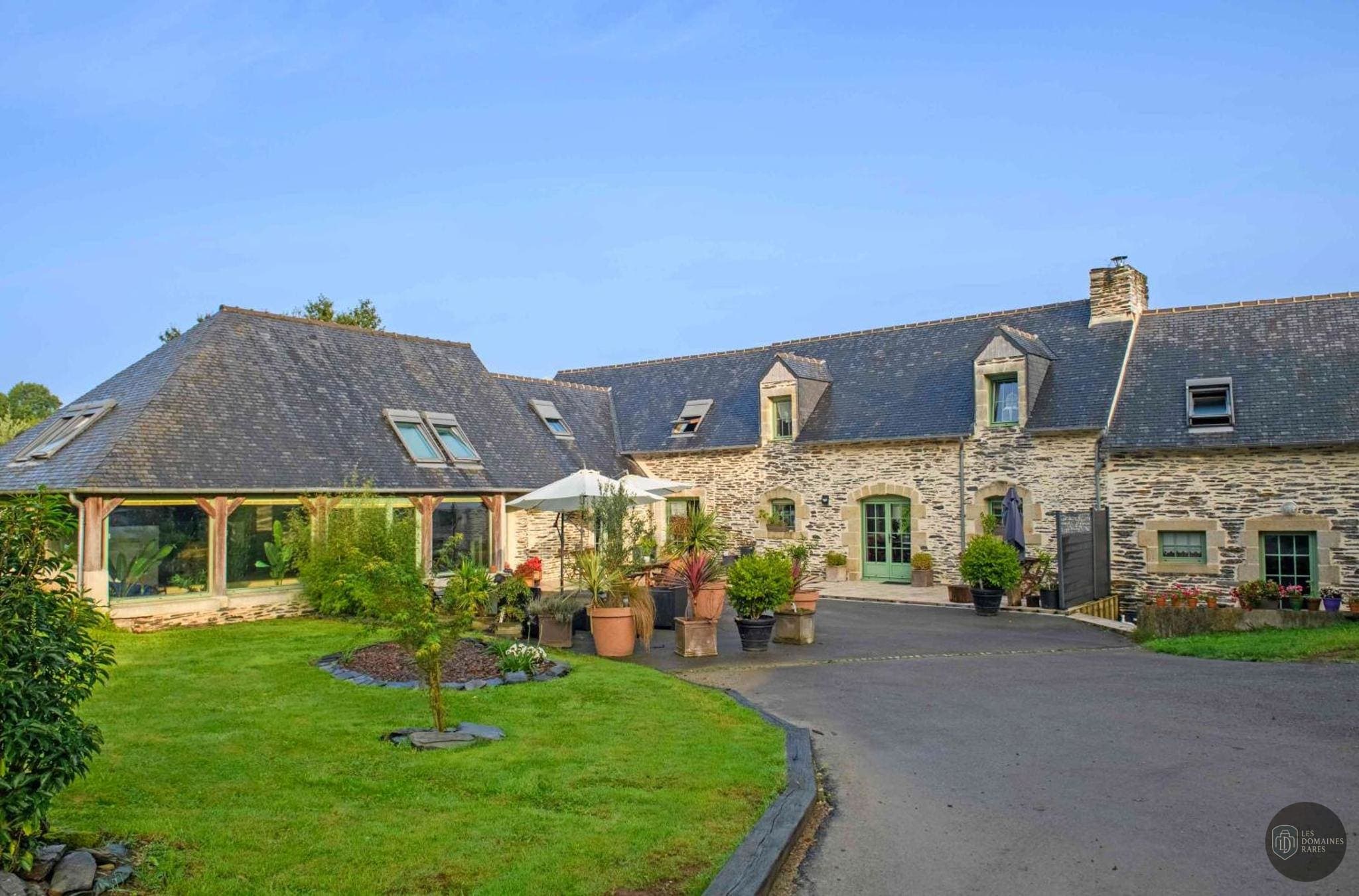 Vue extérieure du lieu Les Pierres Bleues en Bretagne