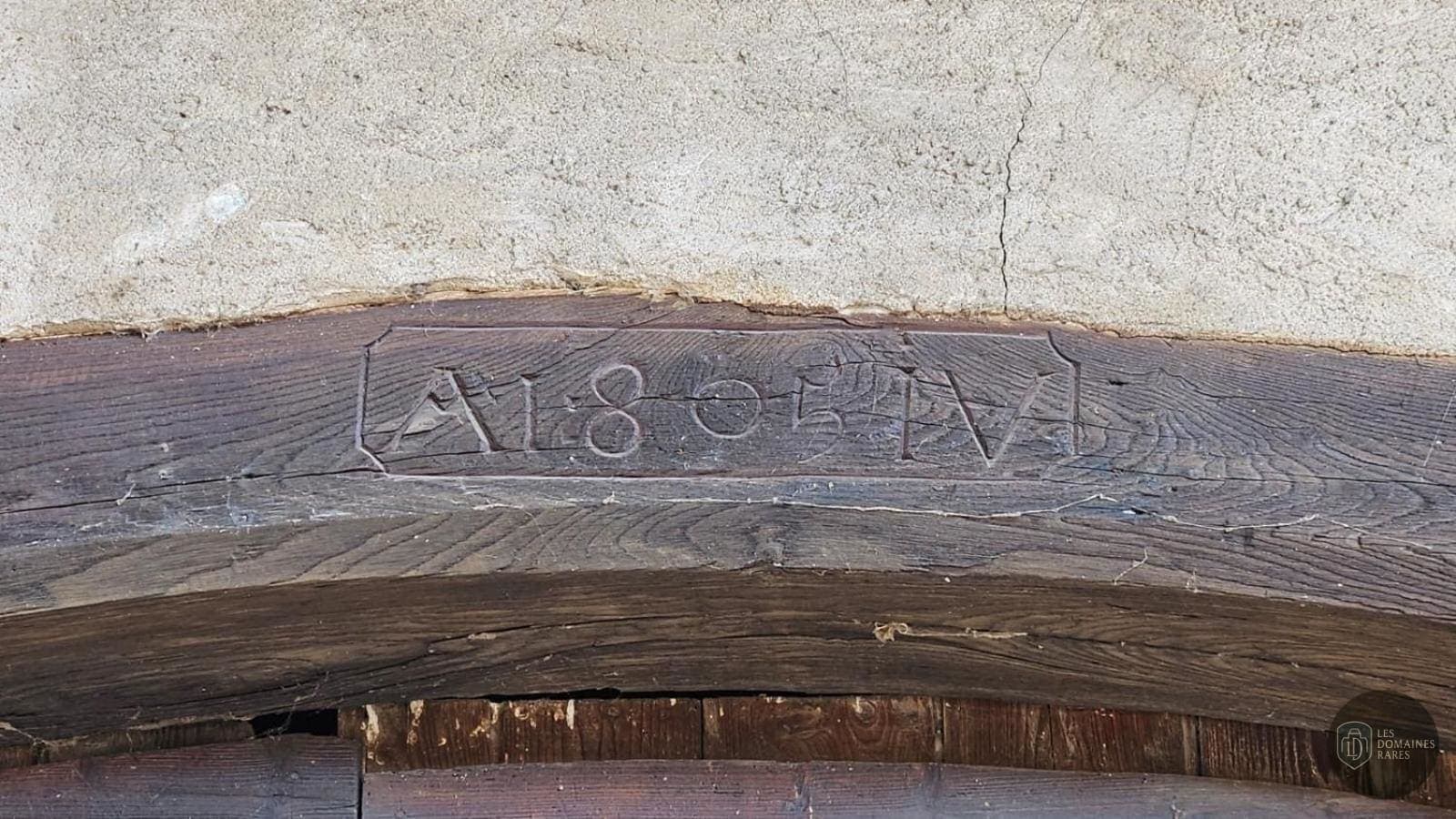 Vue extérieure du lieu Les Platanes en Bourgogne-Franche-Comté