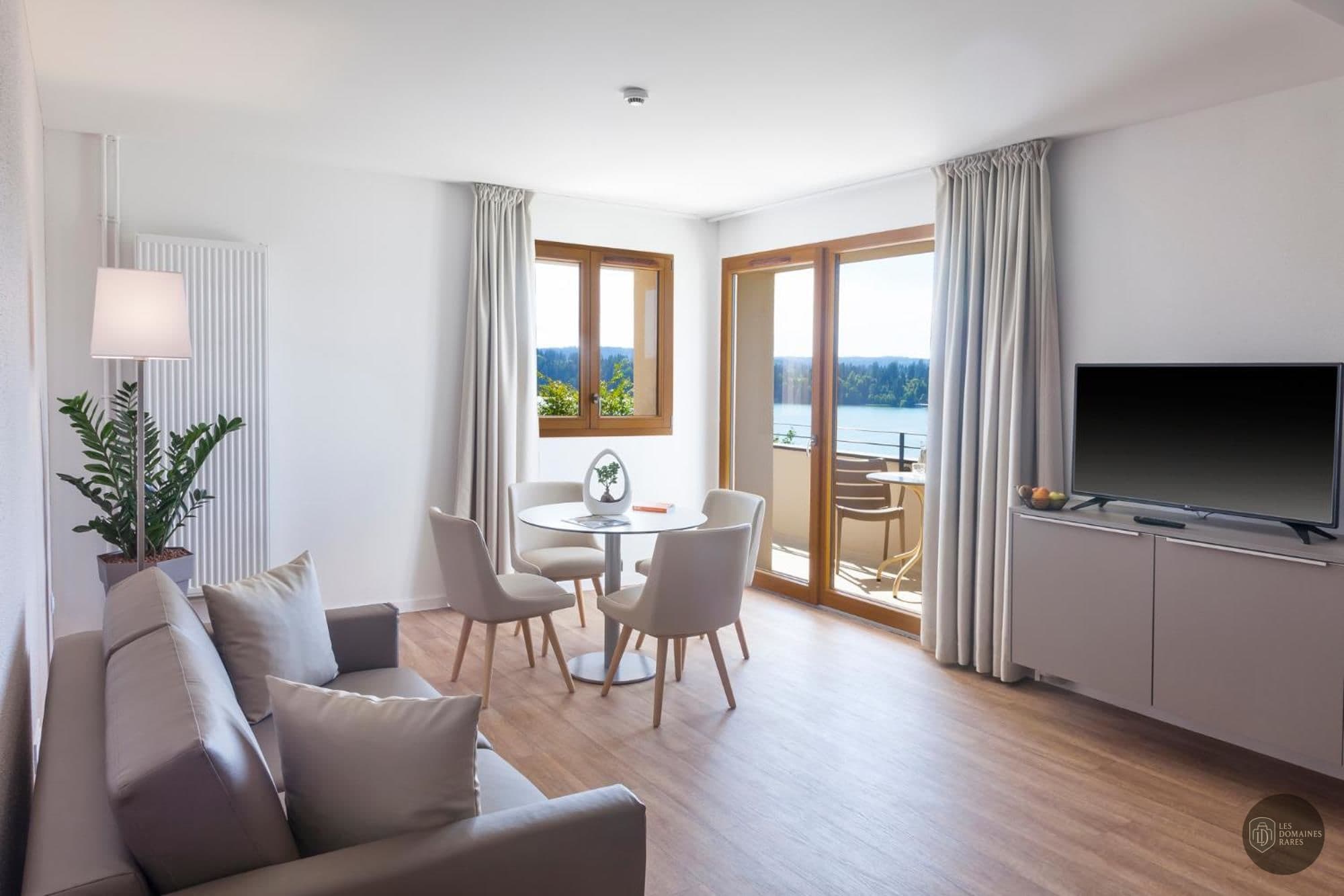 Espace intérieur de l'hôtel Les Rives Sauvages à Malbuisson en Bourgogne-Franche-Comté