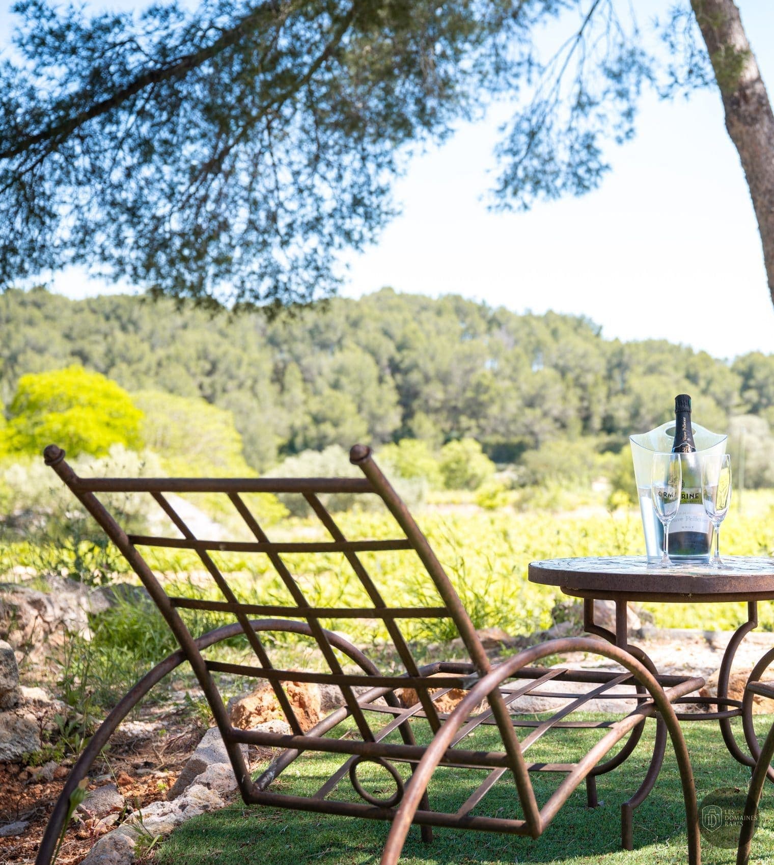 Vue extérieure de l'hôtel Les Rocailles en Occitanie