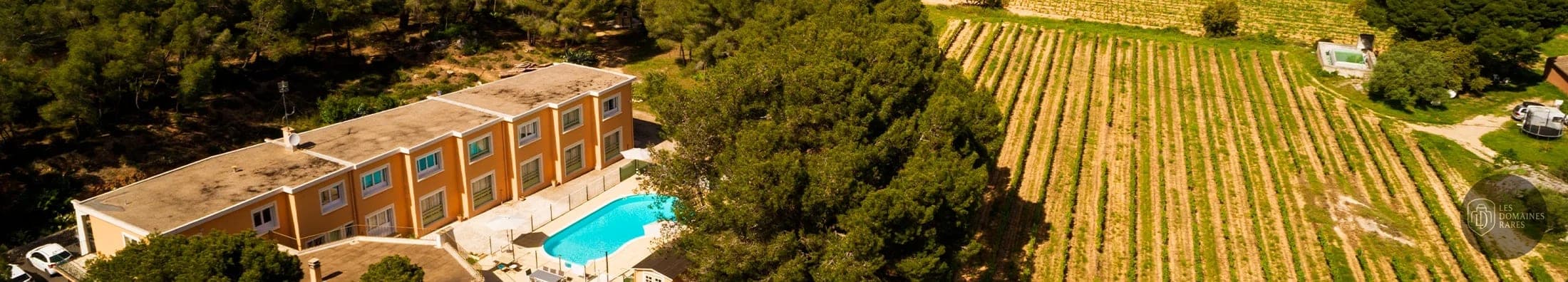 Vue extérieure de l'hôtel Les Rocailles en Occitanie