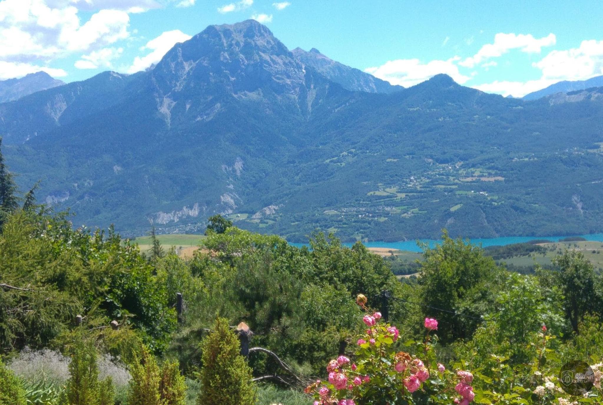 Vue extérieure de l'hôtel Les Roches Fleuries à Megève en Auvergne-Rhône-Alpes
