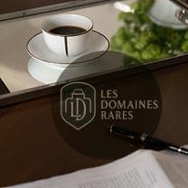 Gros plan tasse de café et stylo
