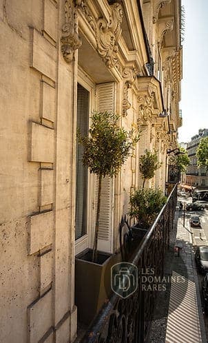 Balcon avec vue sur la rue