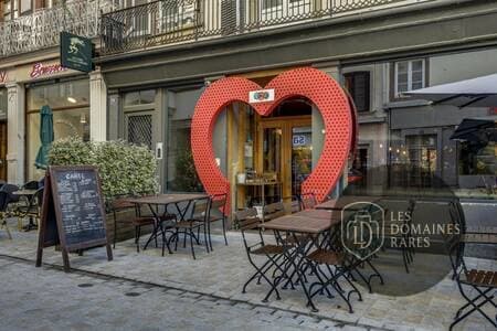 Façade du restaurant avec terrasse
