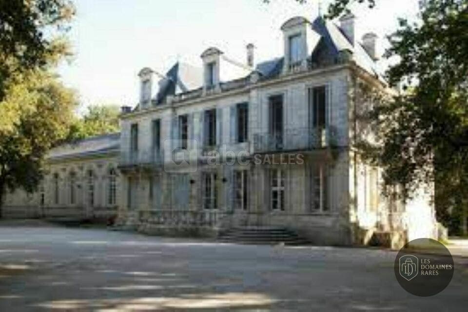 Vue extérieure du lieu Les Salons du Parc en Nouvelle-Aquitaine