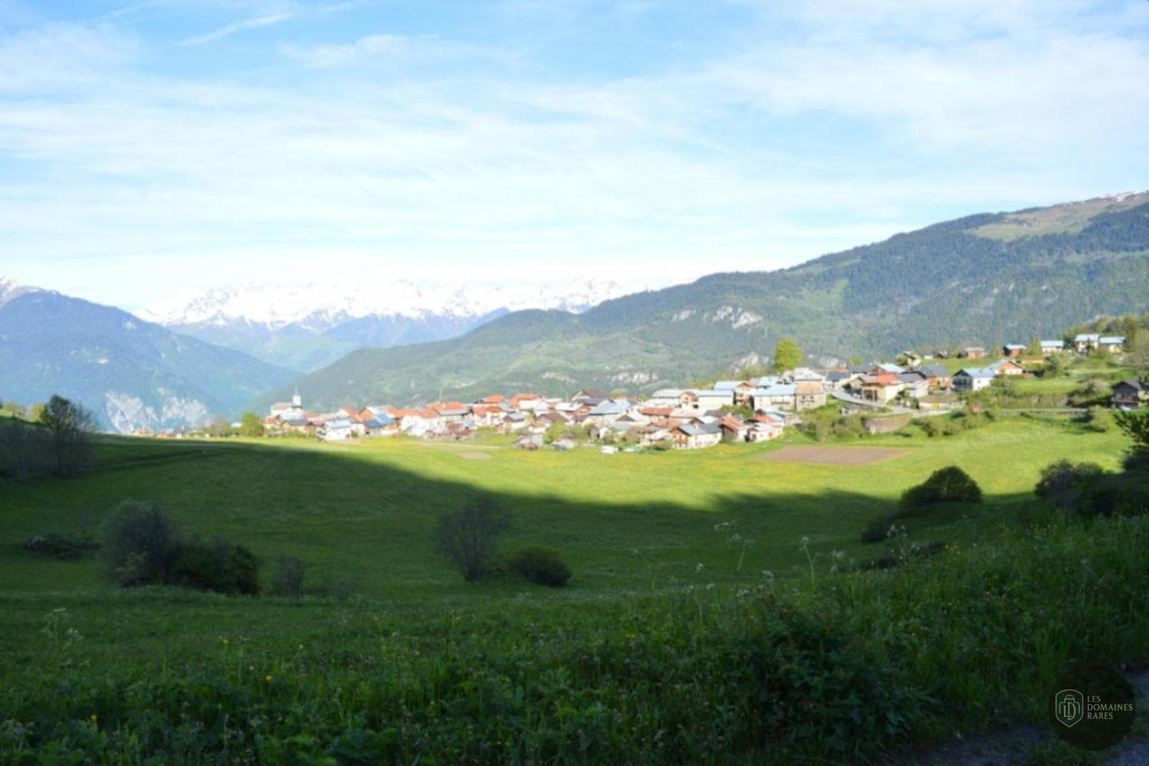Vue extérieure de l'hôtel Les Skieurs à Le en Auvergne-Rhône-Alpes