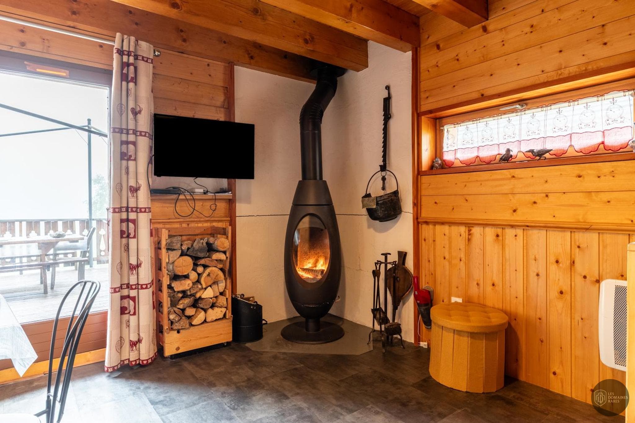 Vue extérieure de l'hôtel Les Skieurs à Le en Auvergne-Rhône-Alpes