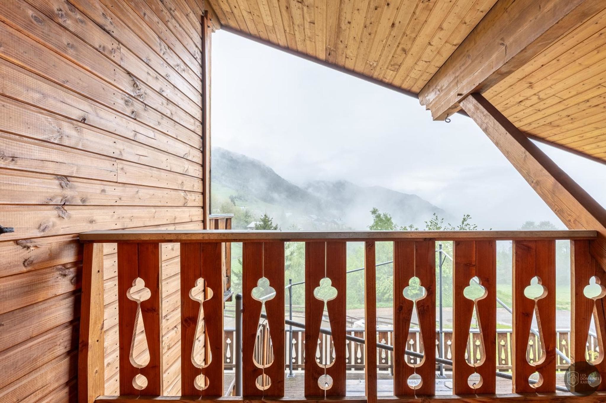 Vue extérieure de l'hôtel Les Skieurs à Le en Auvergne-Rhône-Alpes
