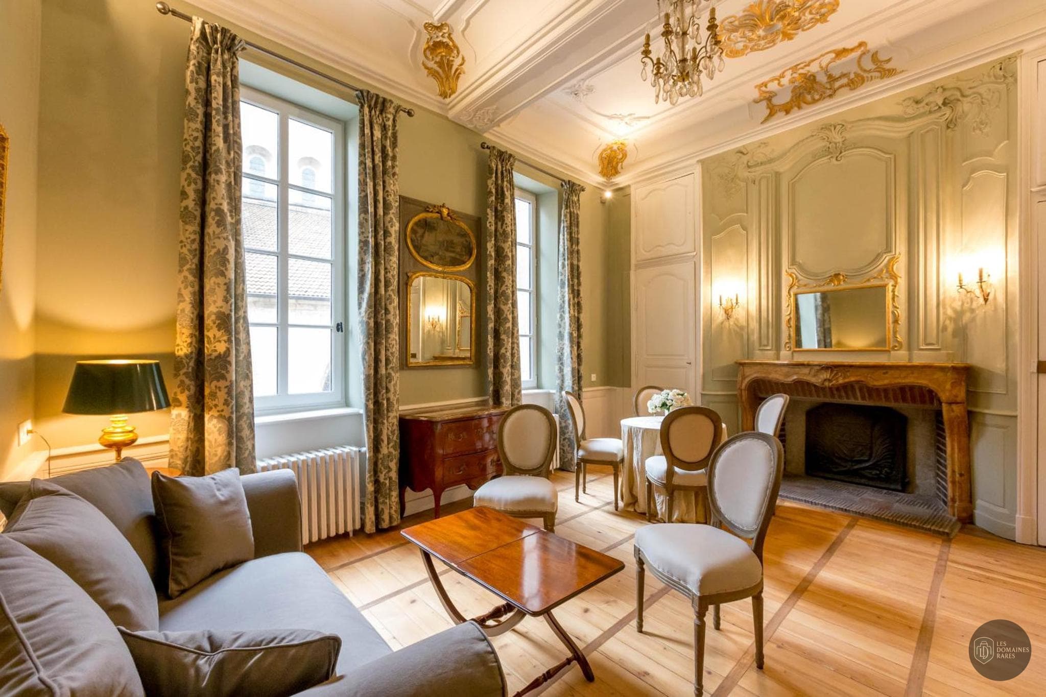Espace intérieur de l'hôtel Les Vignes Blanches à Beaucaire en Occitanie