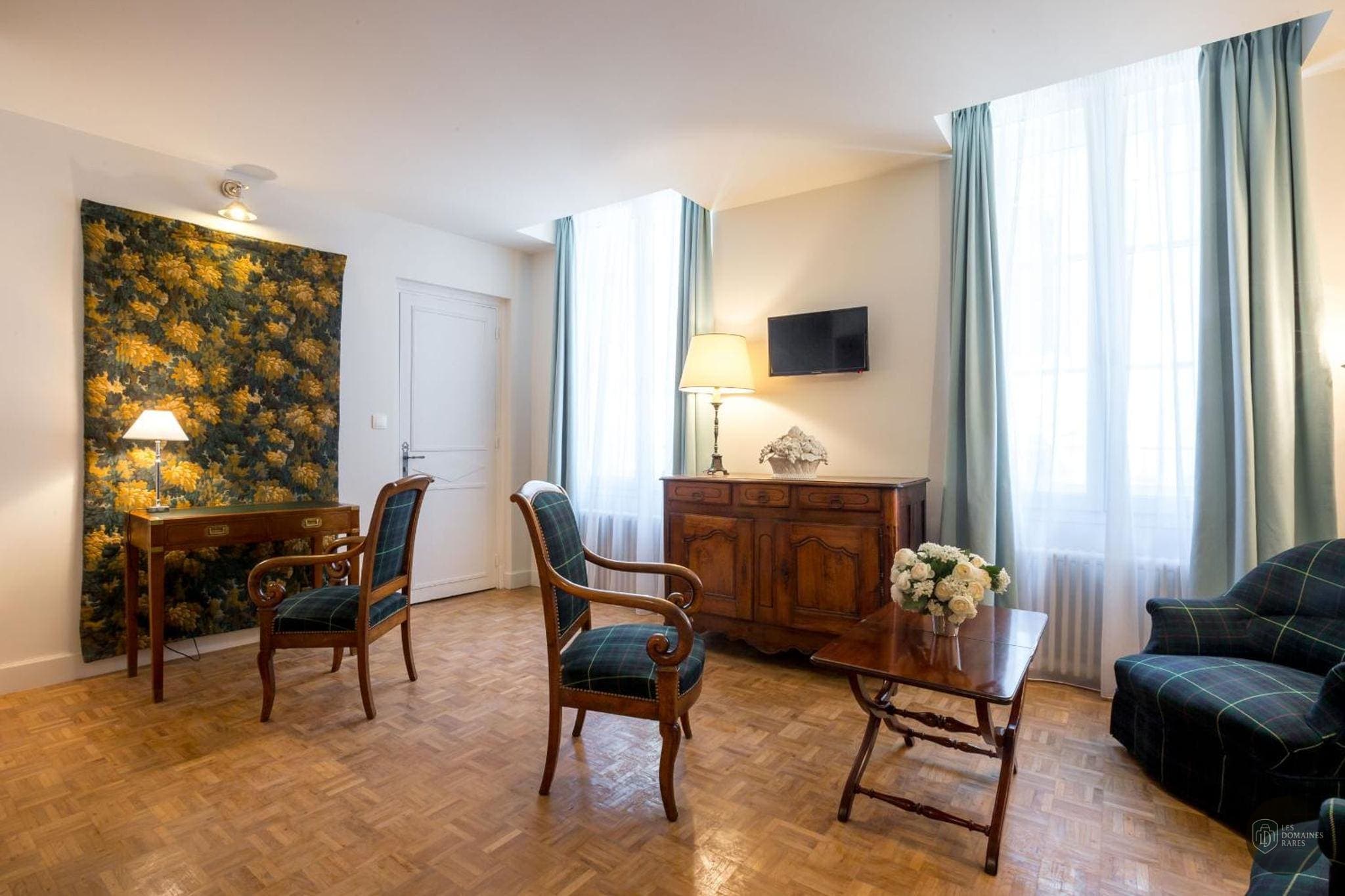 Espace intérieur de l'hôtel Les Vignes Blanches à Beaucaire en Occitanie