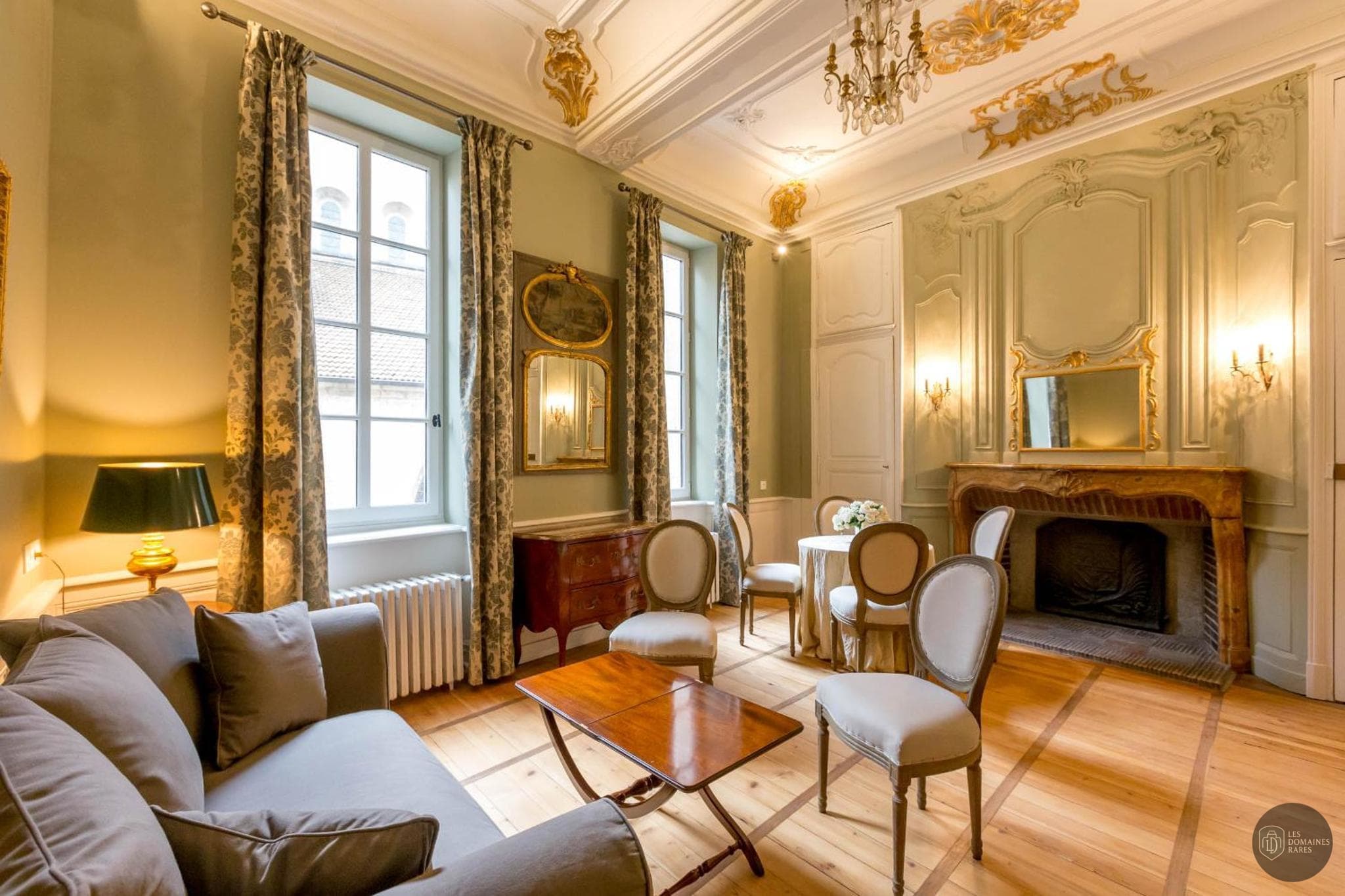 Espace intérieur de l'hôtel Les Vignes Blanches à Beaucaire en Occitanie