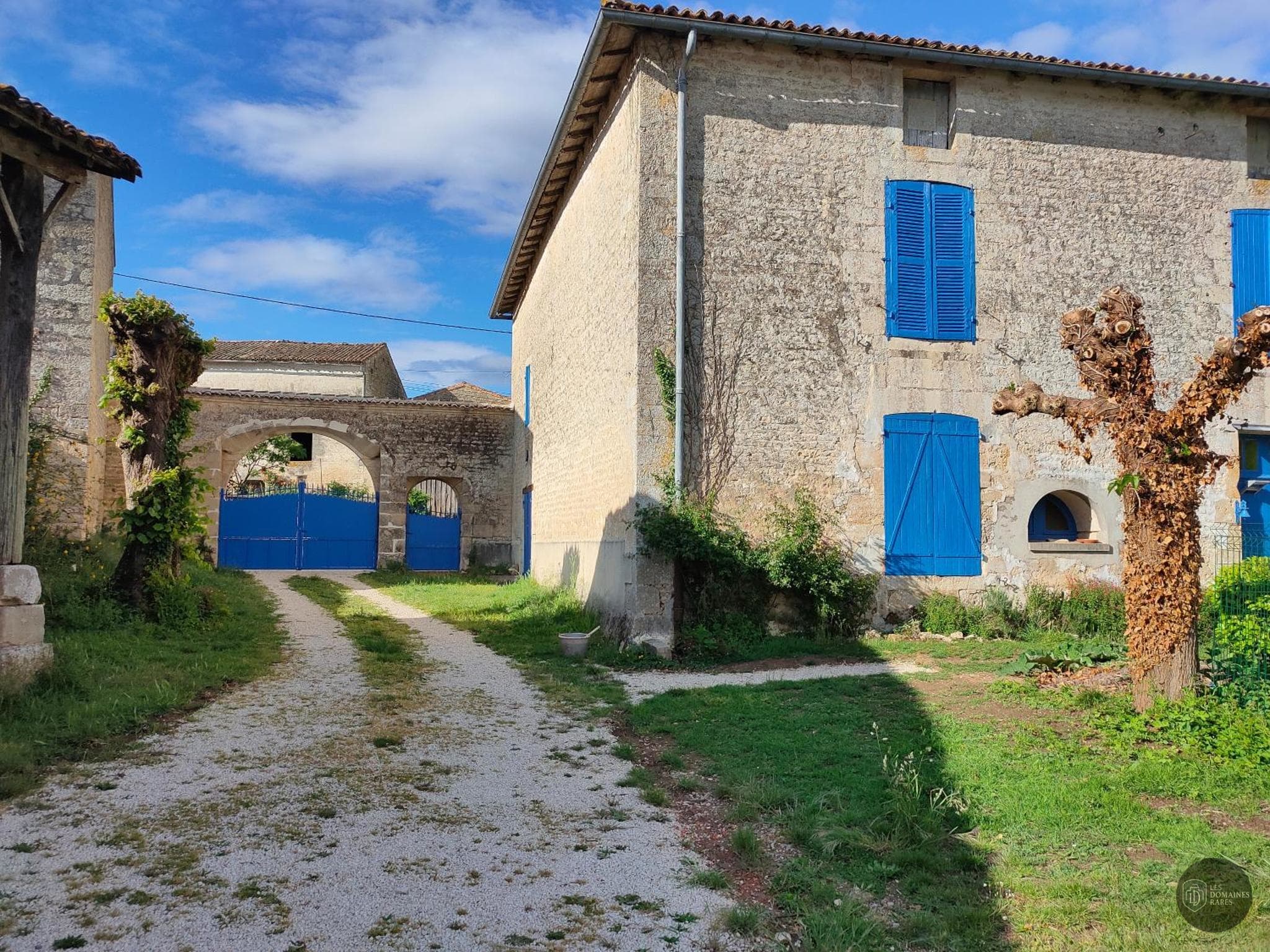 Vue du lieu Logis de la Grosse Pierre à Arces en Nouvelle-Aquitaine