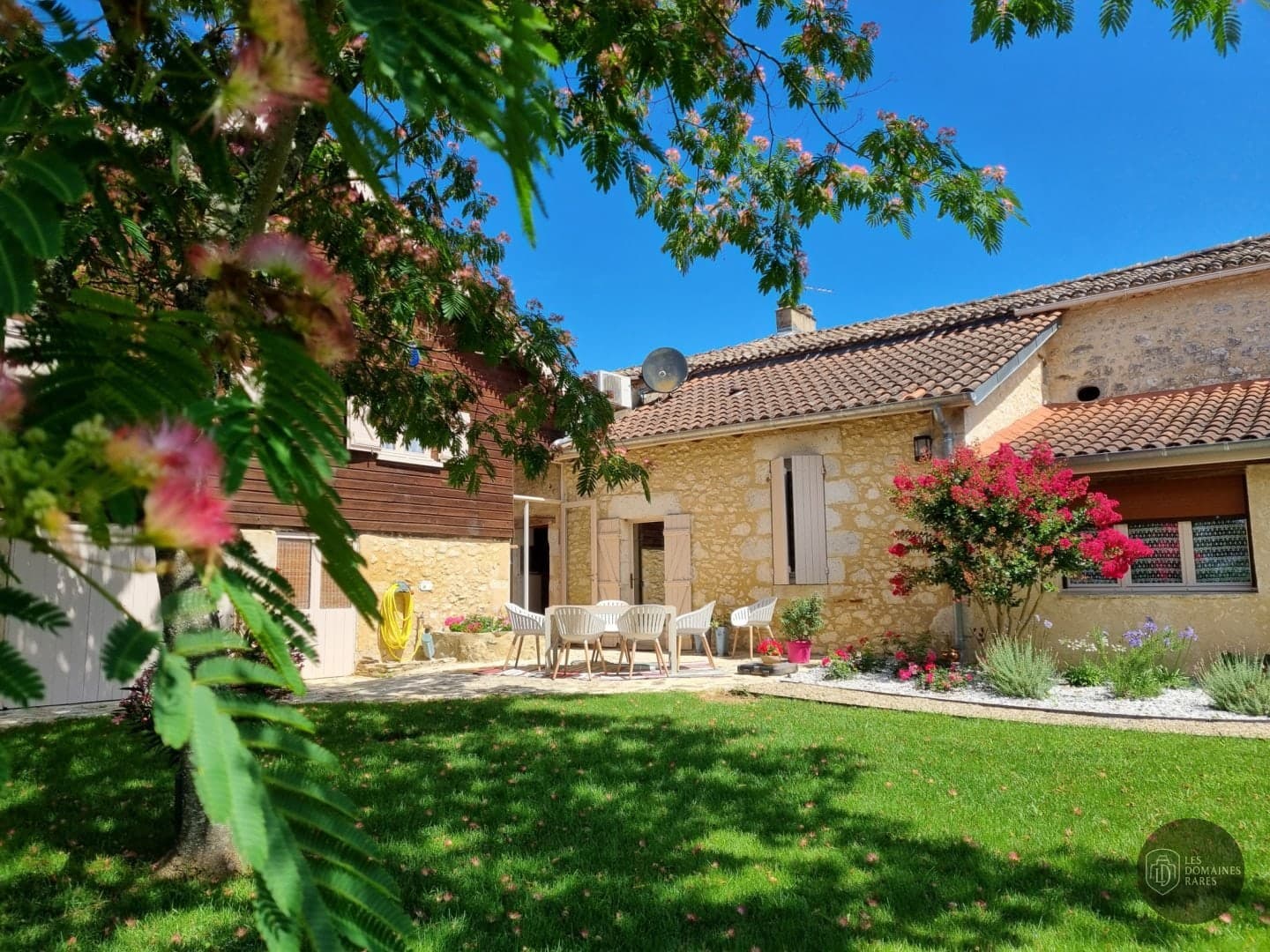 Vue extérieure du lieu Ludik For Reveurs à Bergerac en Nouvelle-Aquitaine