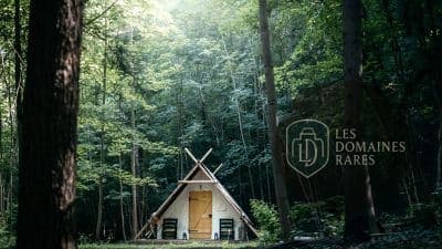 Tente lodge dans la forêt