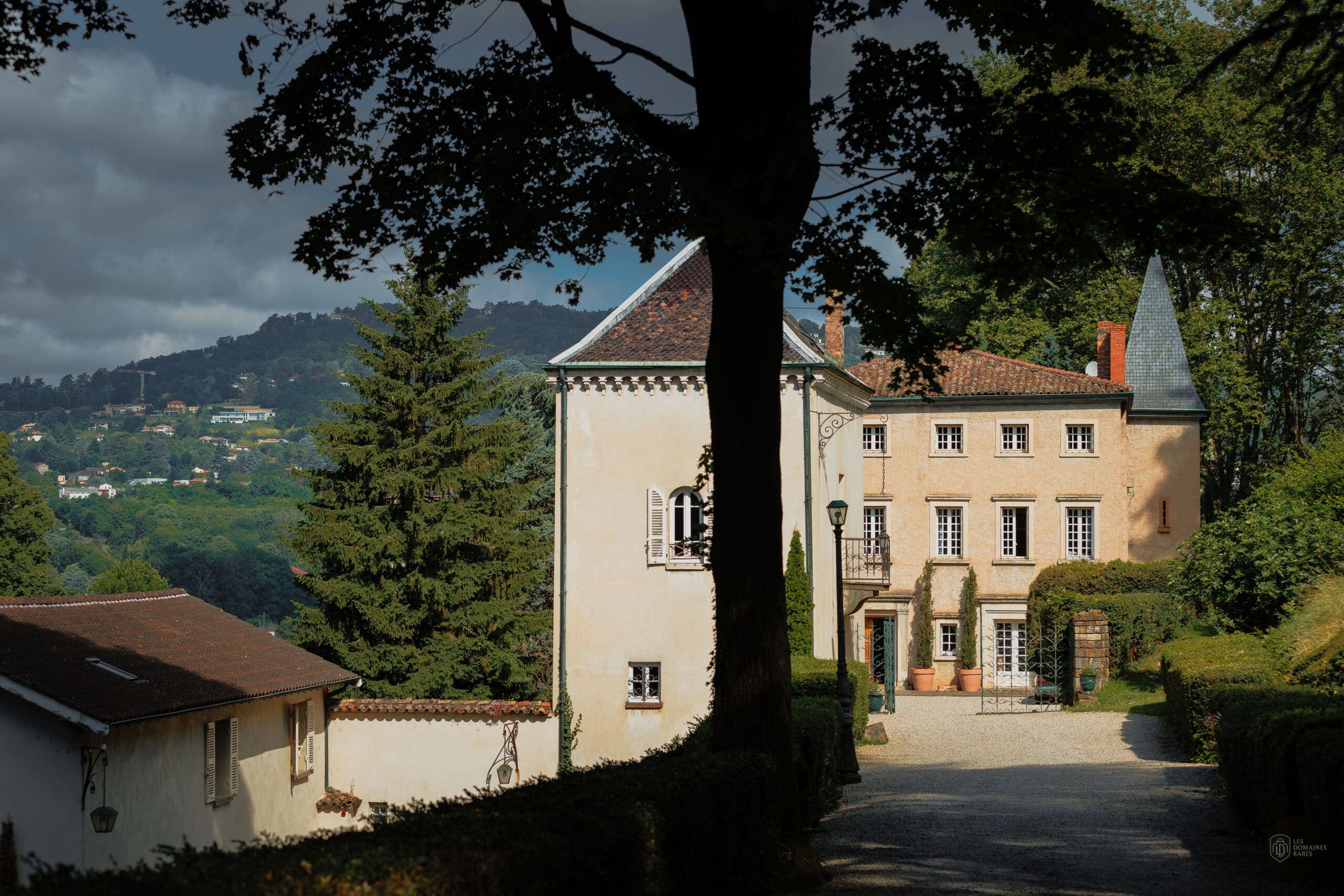 Façade du bâtiment et paysage