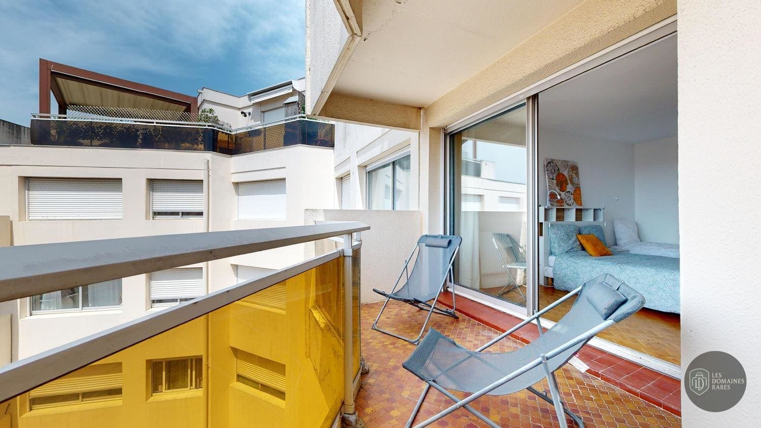 M. Georges — Extérieur