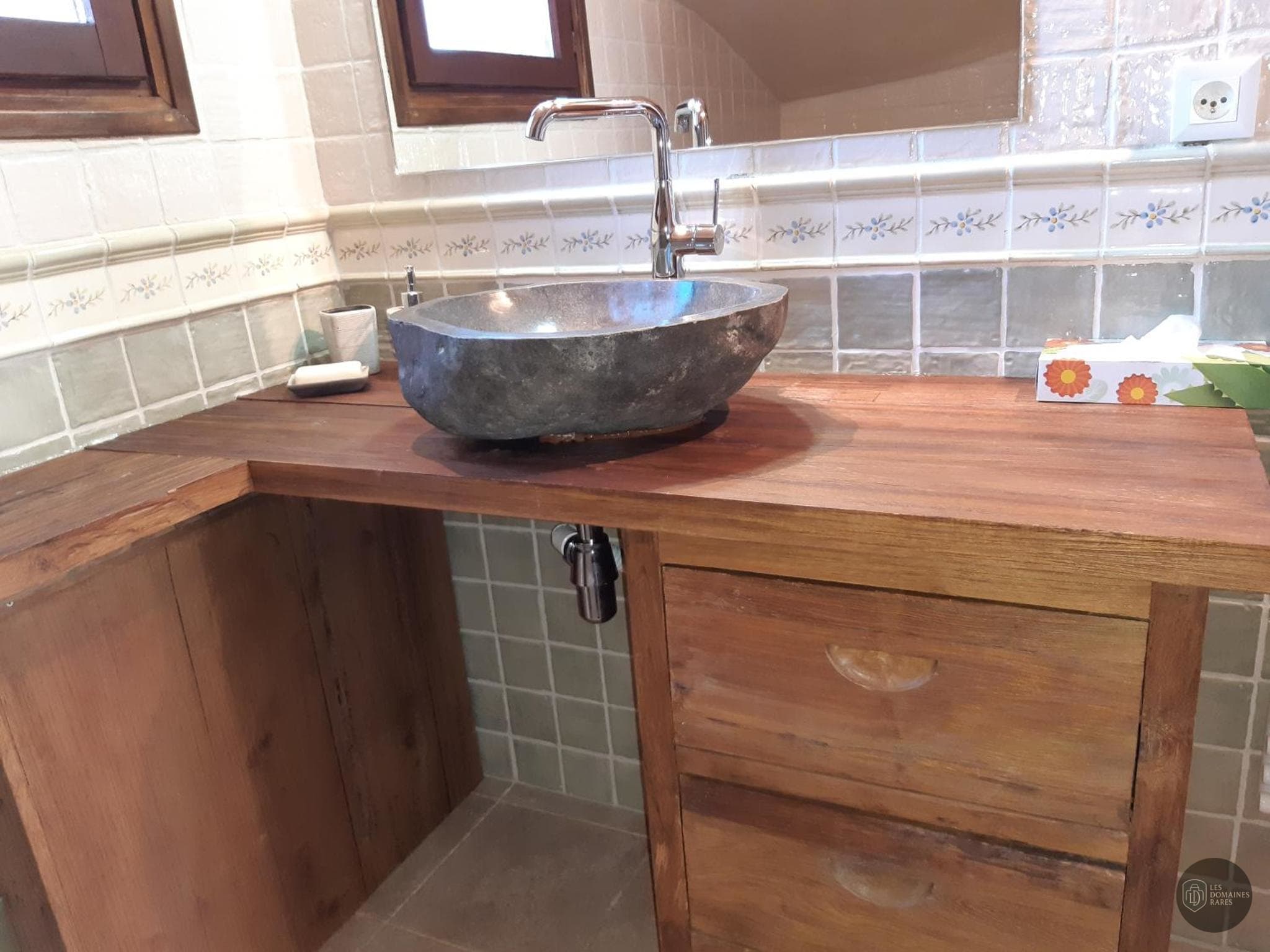 Salle de bain de l'hôtel Madame Sarfati à Paris en Île-de-France