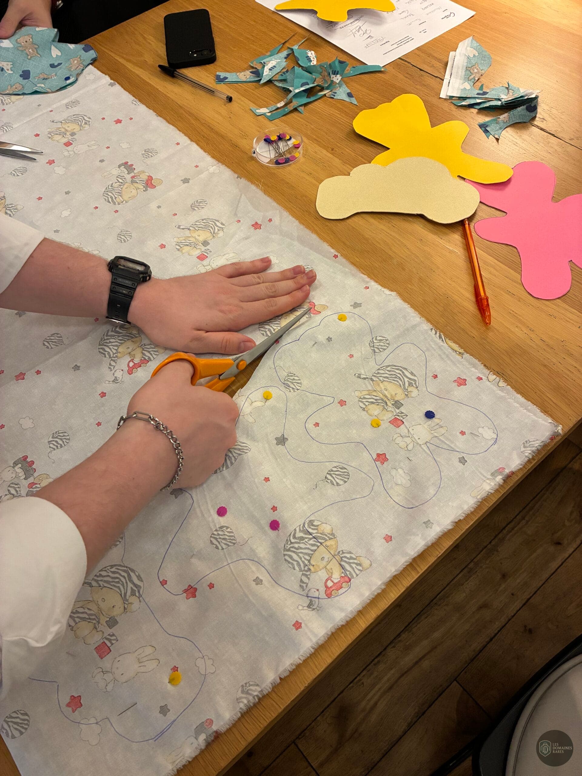 Atelier créatif couture sur table