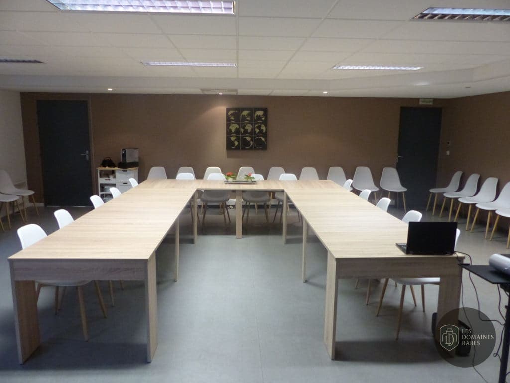 Salle de réunion en U