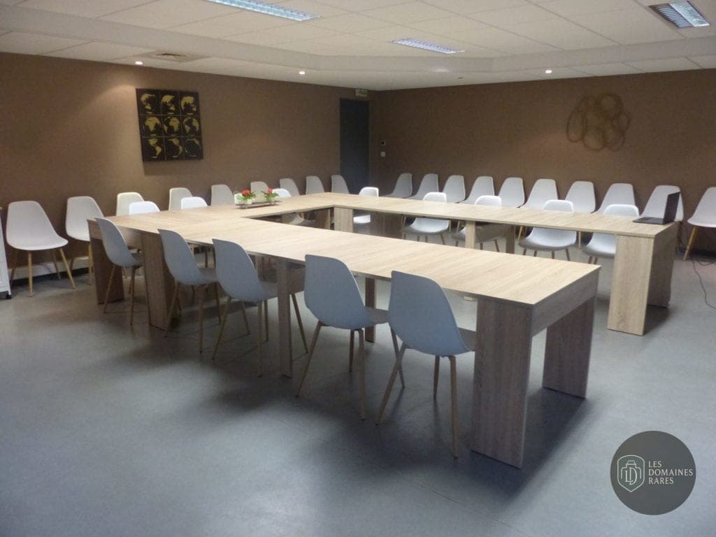 Salle de réunion avec disposition en U