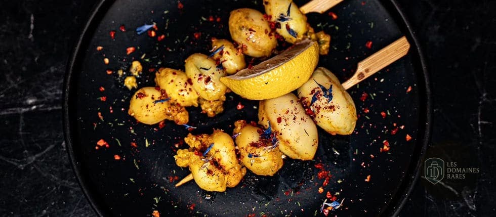 Brochettes de pommes de terre avec du citron