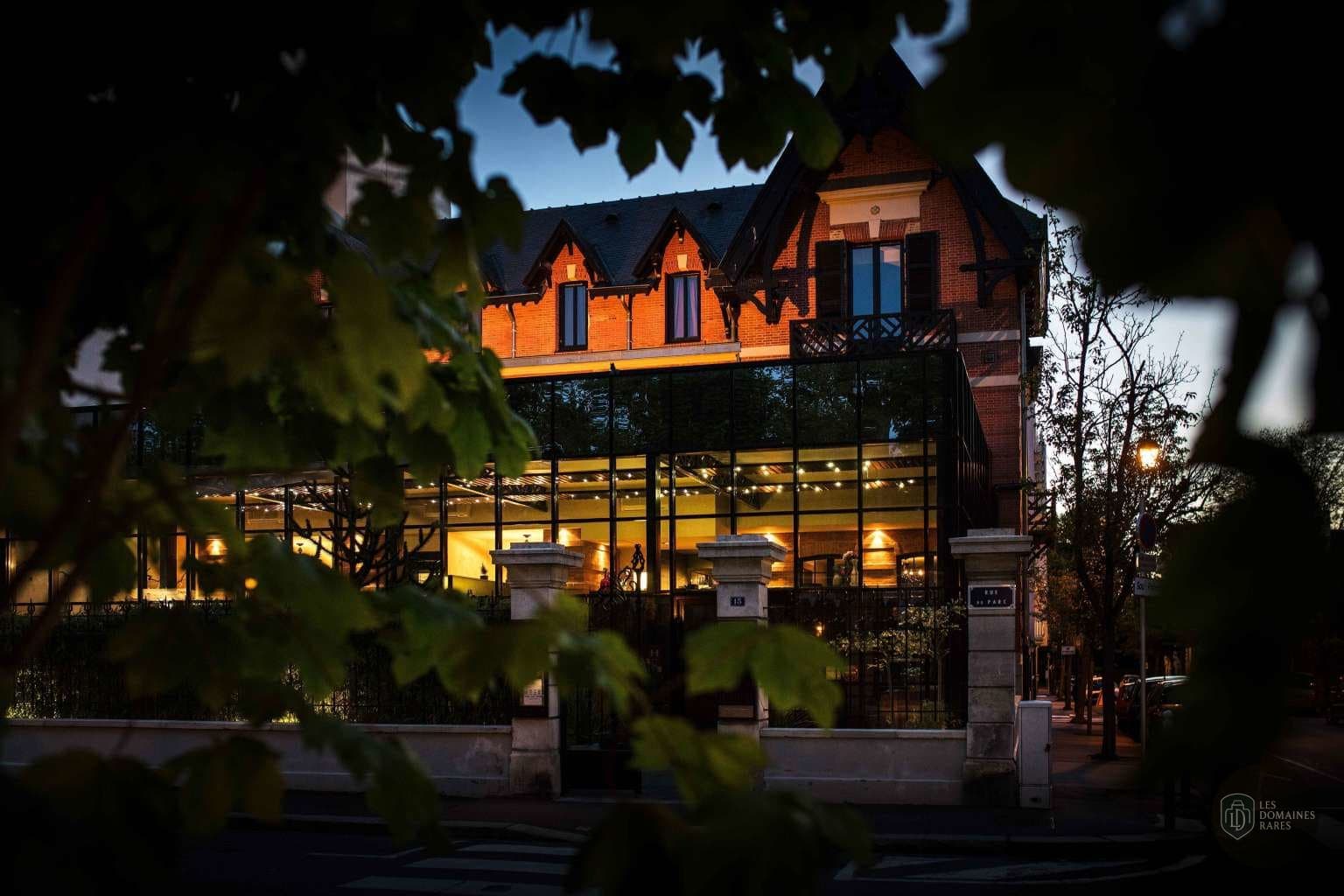 Vue extérieure de l'hôtel Maison Decoret à Vichy en Auvergne-Rhône-Alpes