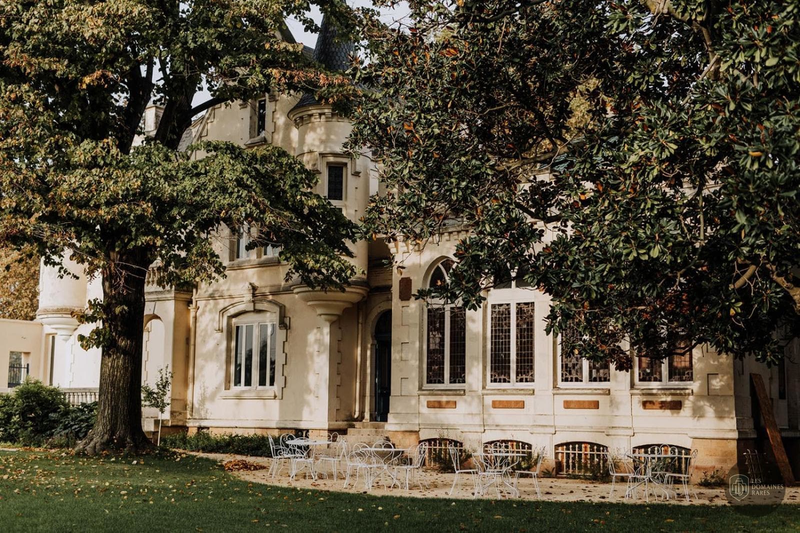 Vue extérieure du château Maison Jullian en Occitanie