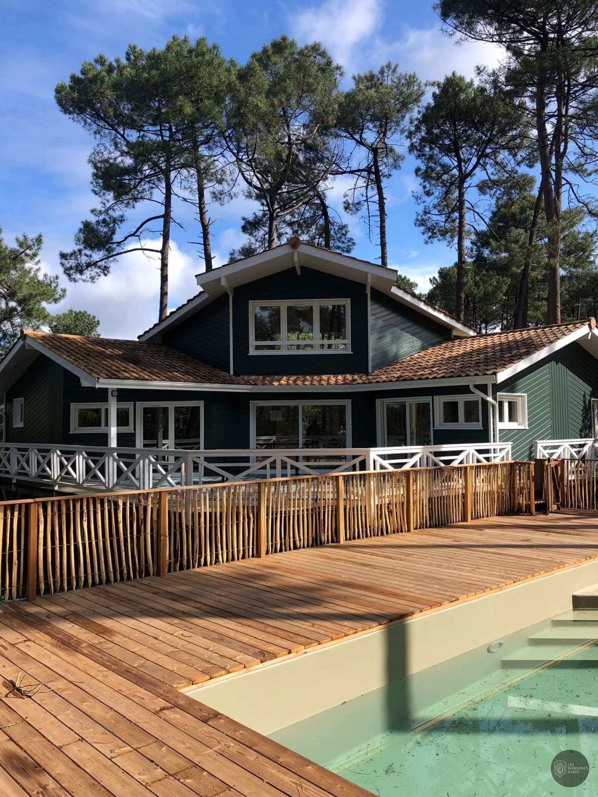 Vue extérieure de l'auberge Maison Koti en Nouvelle-Aquitaine