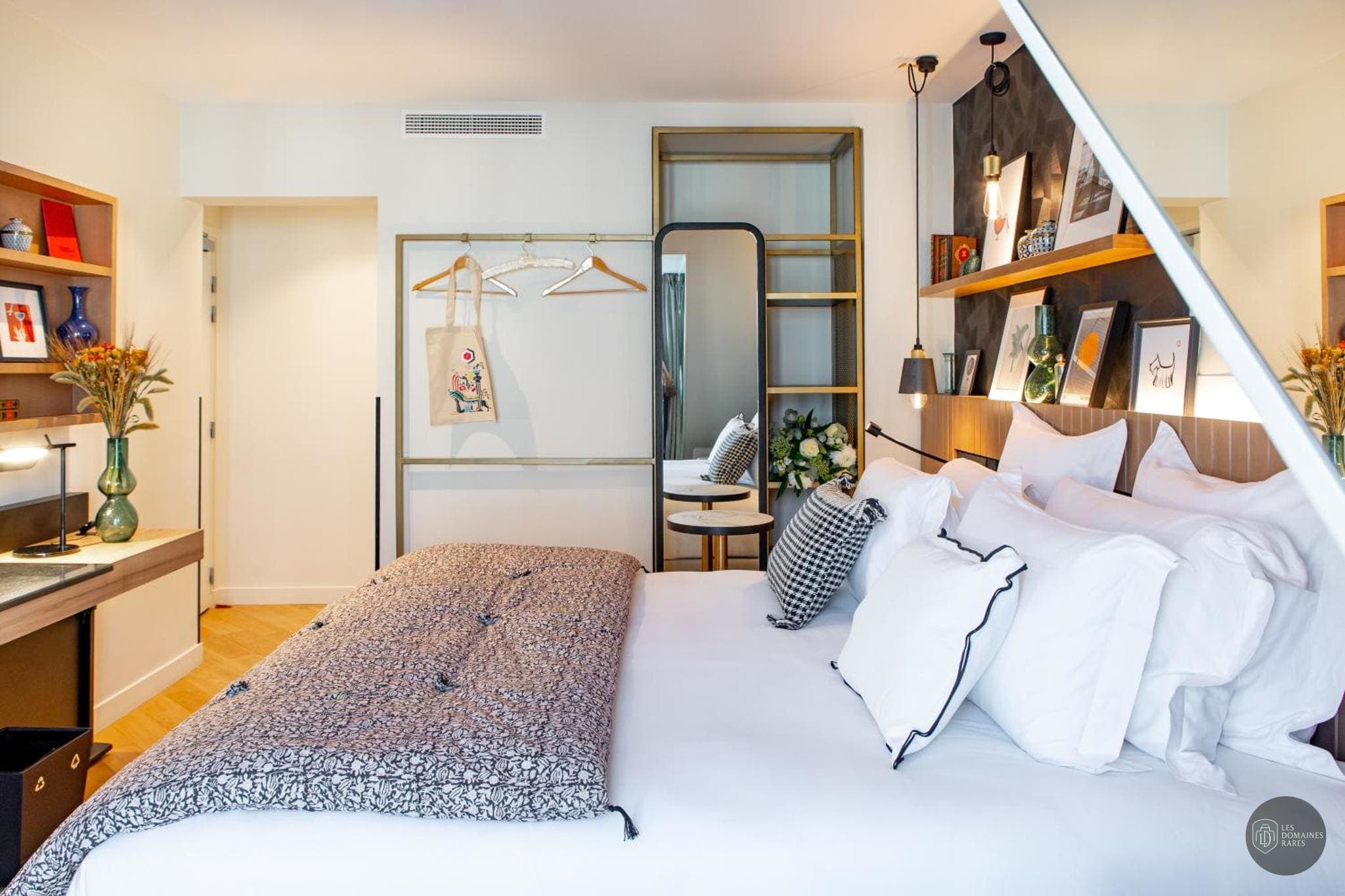 Vue extérieure de l'hôtel Maison Mère à Paris en Île-de-France