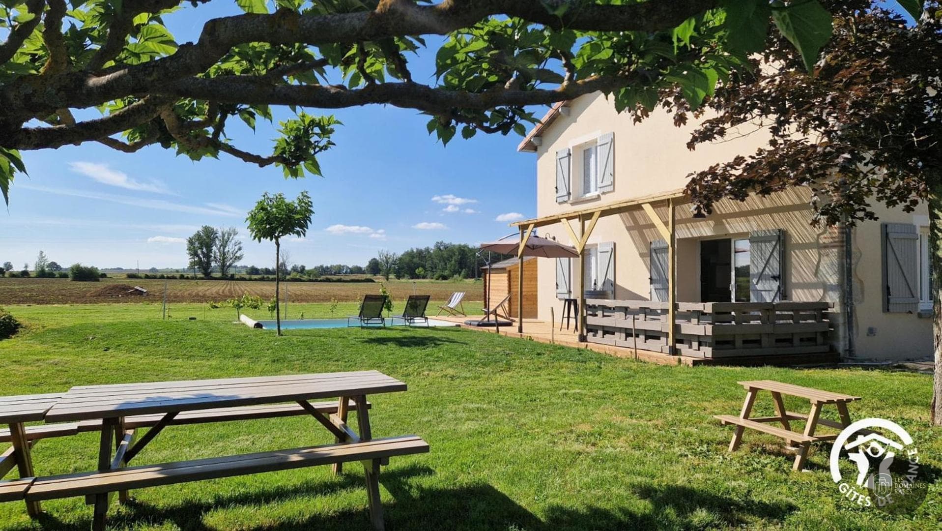 Maison Noilly Prat — Extérieur