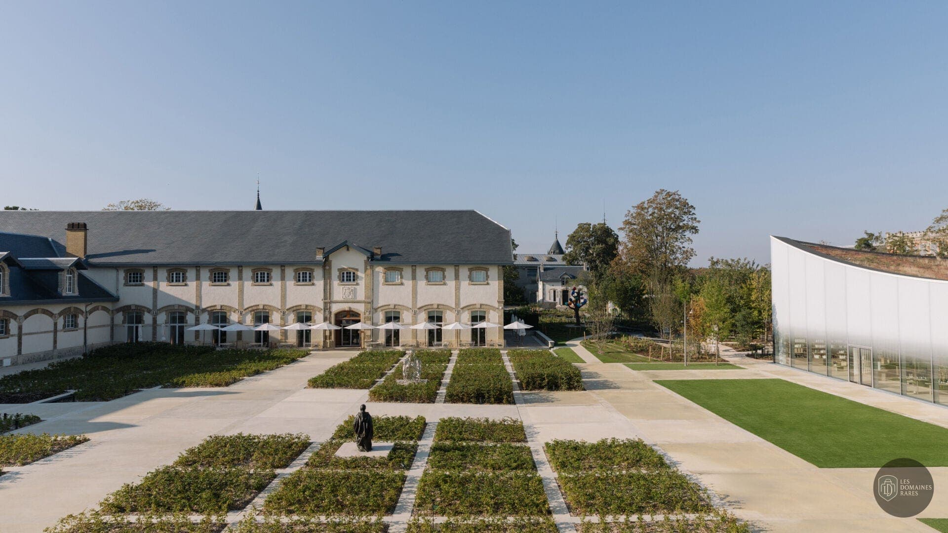 Vue extérieure du lieu Maison Ruinart à Reims en Grand Est