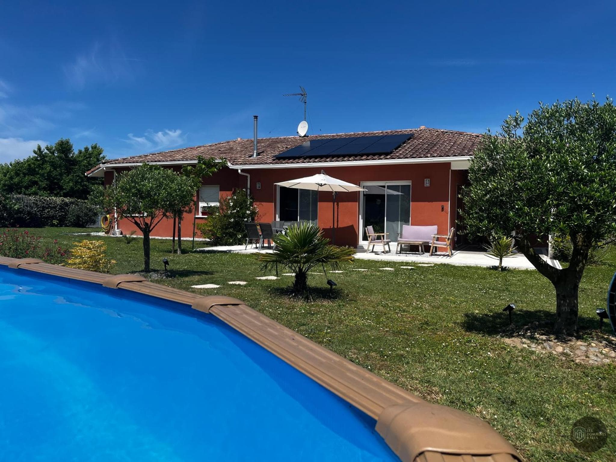 Piscine et activités du lieu Maison Sage en Île-de-France