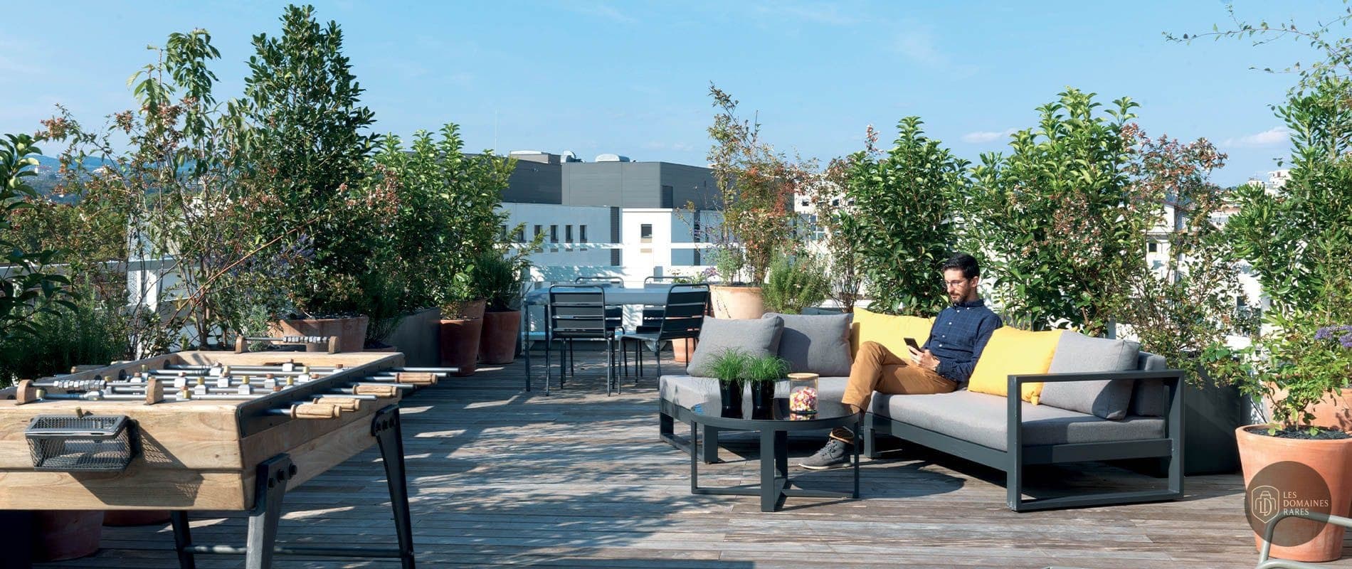 Terrasse sur le toit avec babyfoot