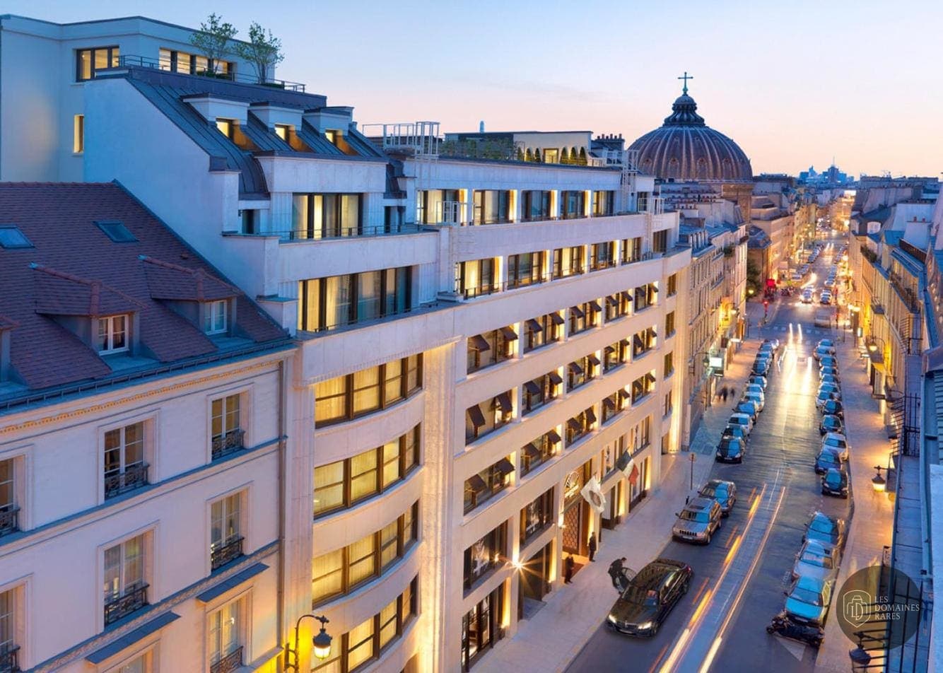 Vue de l'hôtel Mandarin Oriental à Paris en Île-de-France