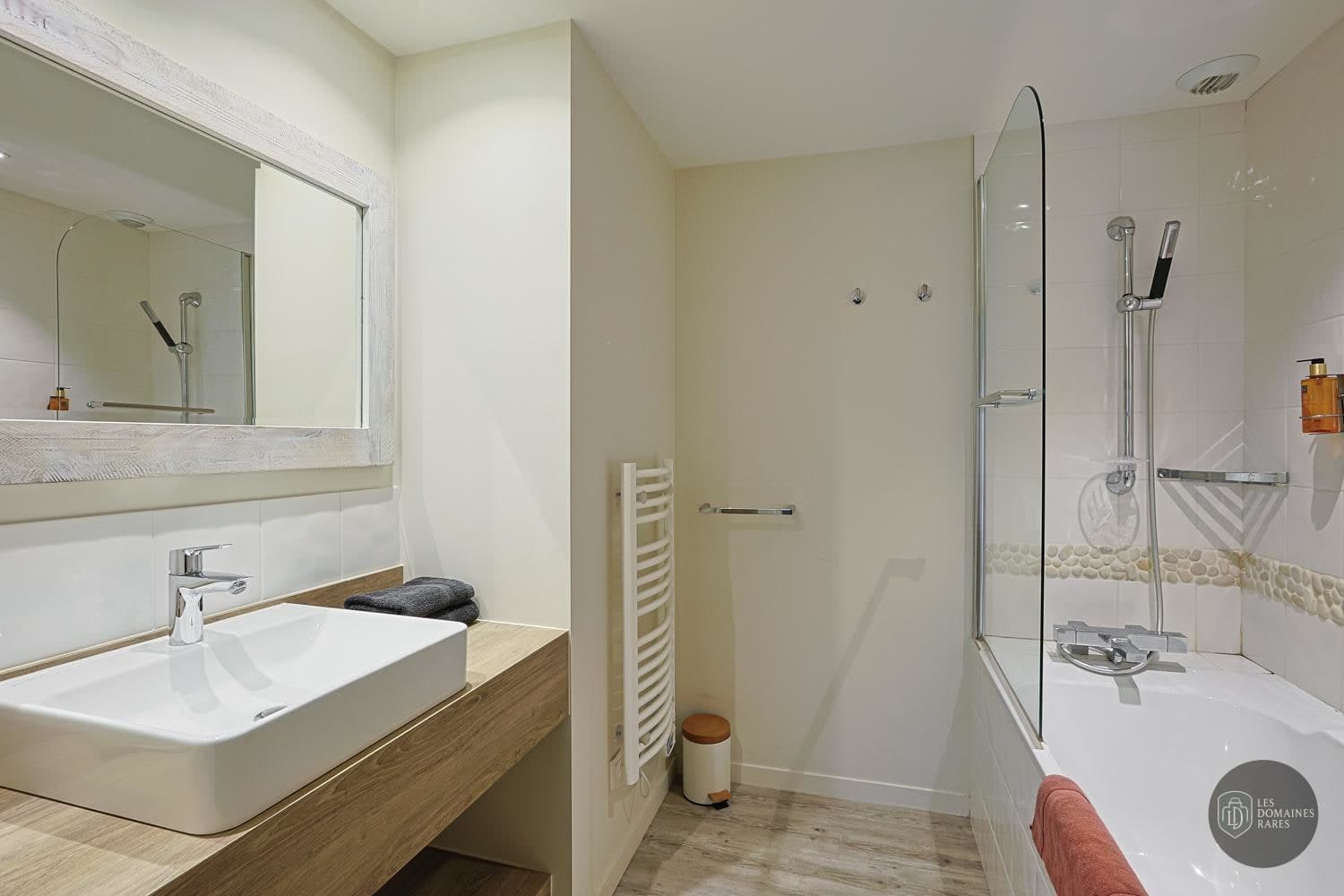 Salle de bain du manoir Manoir'Hastings à Bénouville en Normandie