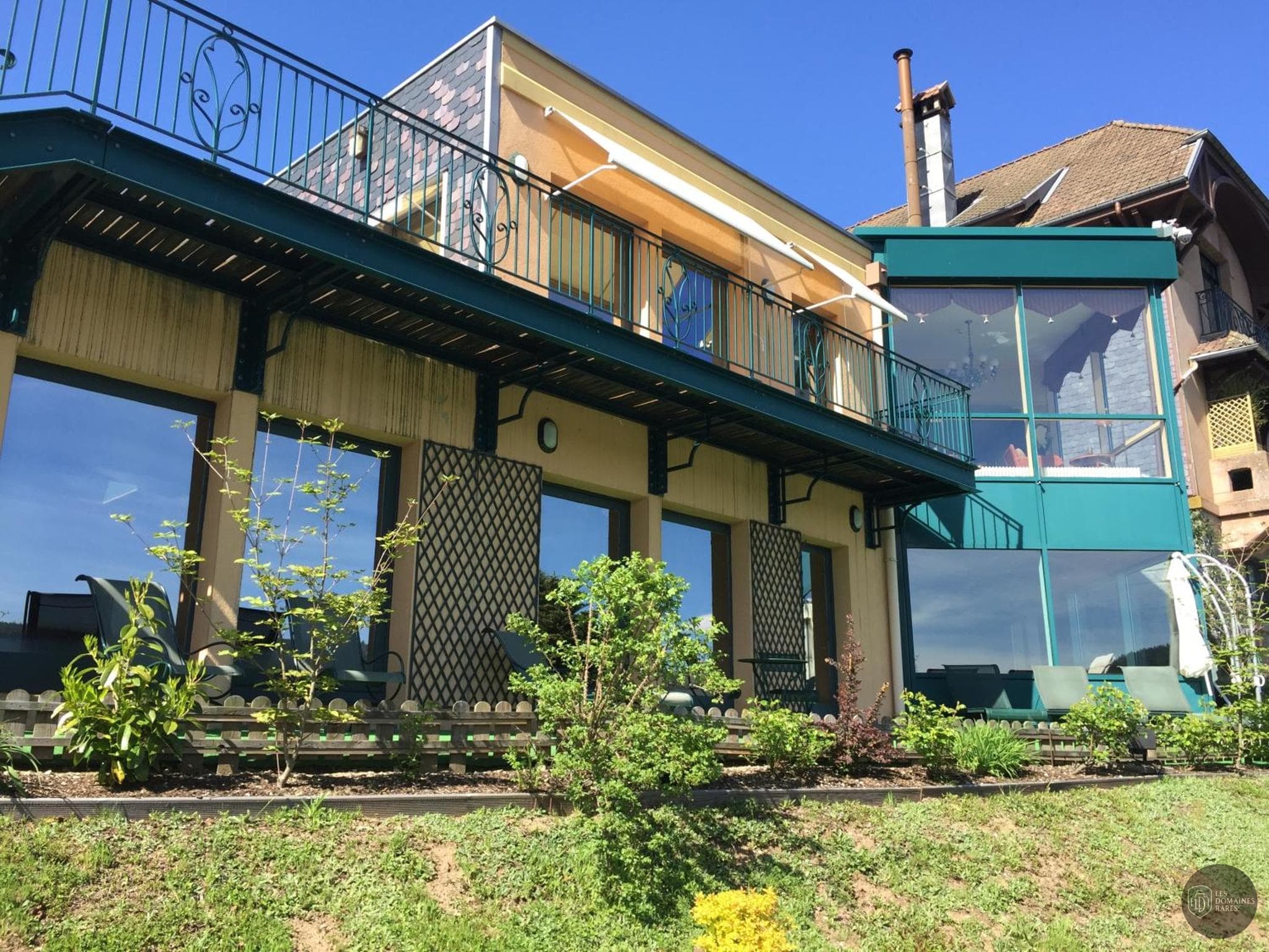 Vue extérieure du manoir Manoir au Lac à La en Grand Est