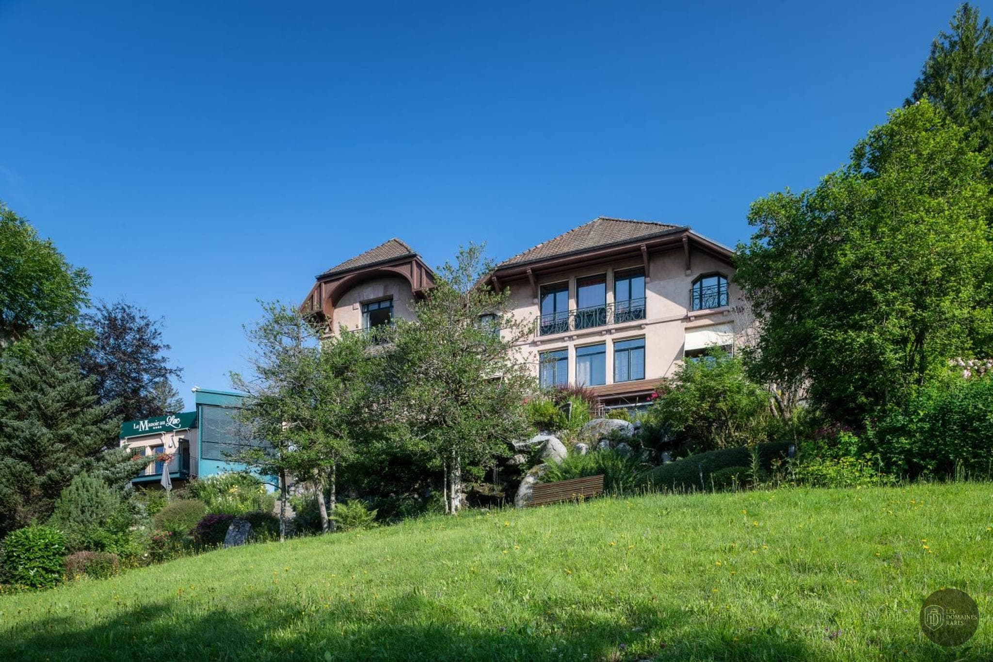 Vue extérieure du manoir Manoir au Lac à La en Grand Est