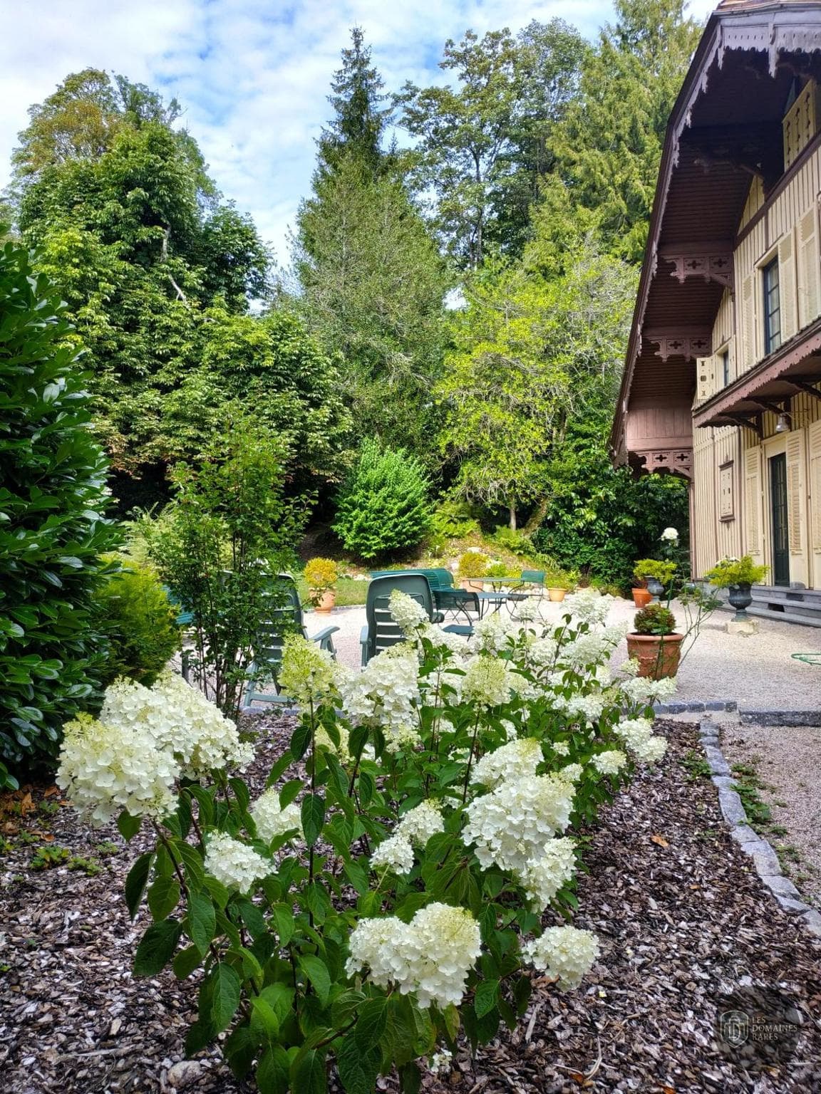 Vue extérieure du manoir Manoir au Lac à La en Grand Est