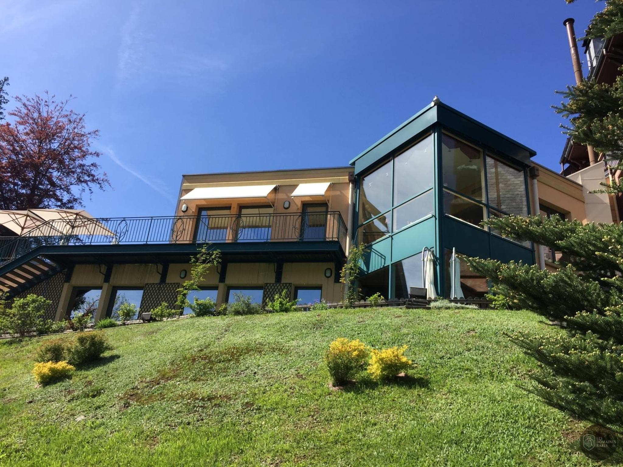 Vue extérieure du manoir Manoir au Lac à La en Grand Est