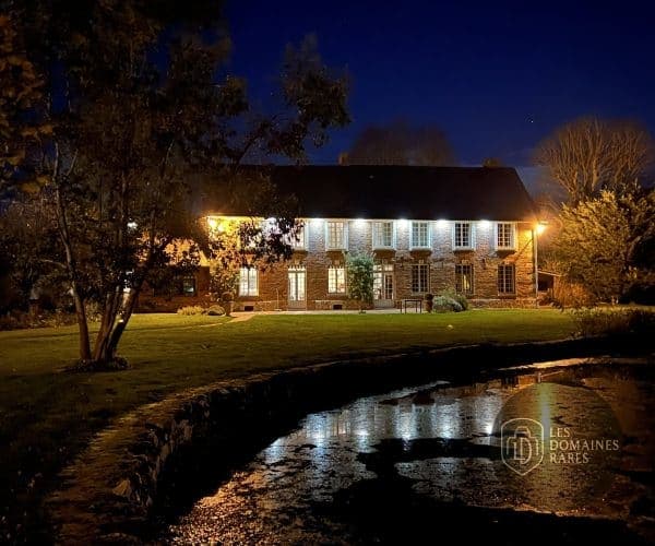Vue extérieure du manoir Manoir de Corny en Normandie