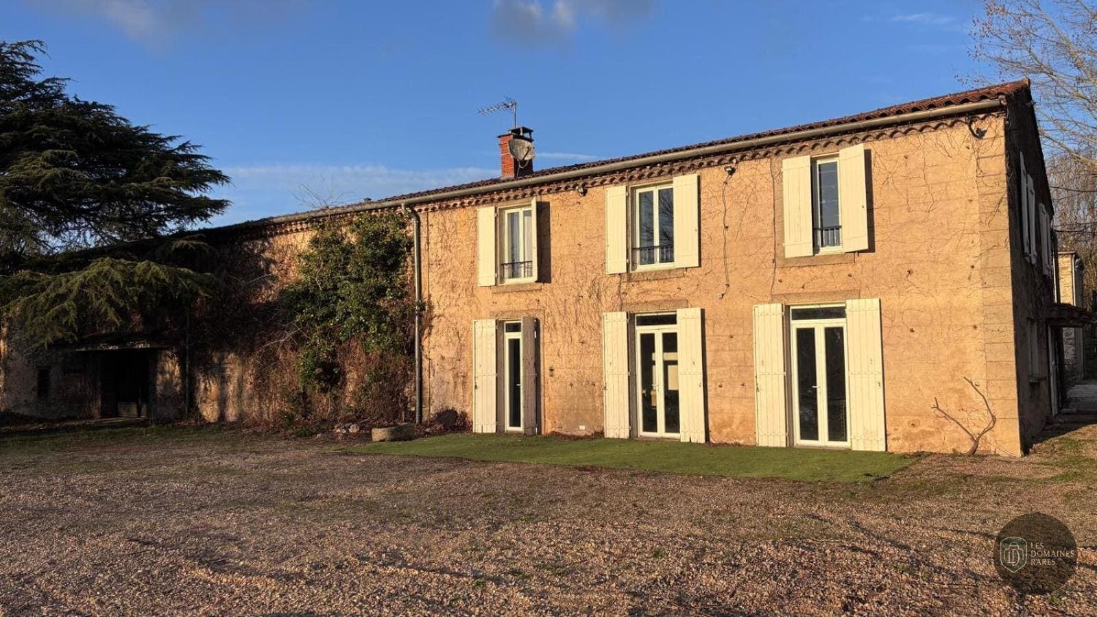 Vue extérieure du manoir Manoir de Hauterive à Hauterive en Bourgogne-Franche-Comté