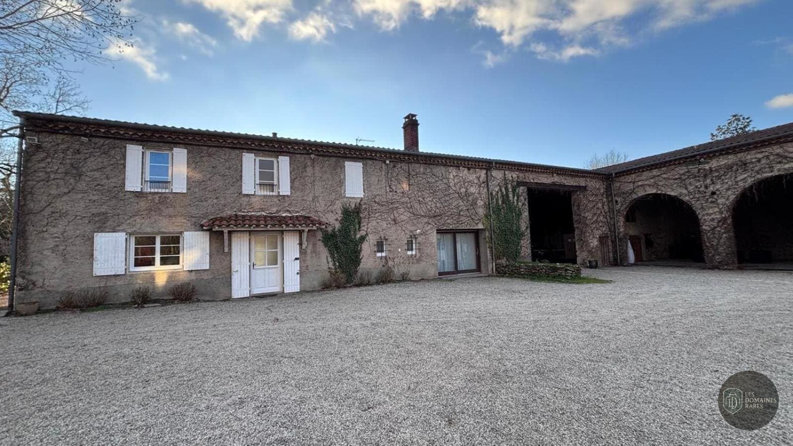 Vue extérieure du manoir Manoir de Hauterive à Hauterive en Bourgogne-Franche-Comté