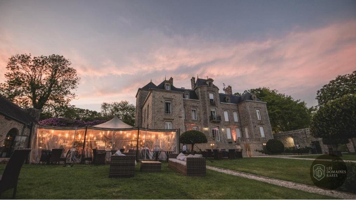 Vue extérieure du manoir Manoir de Kerhuel en Bretagne